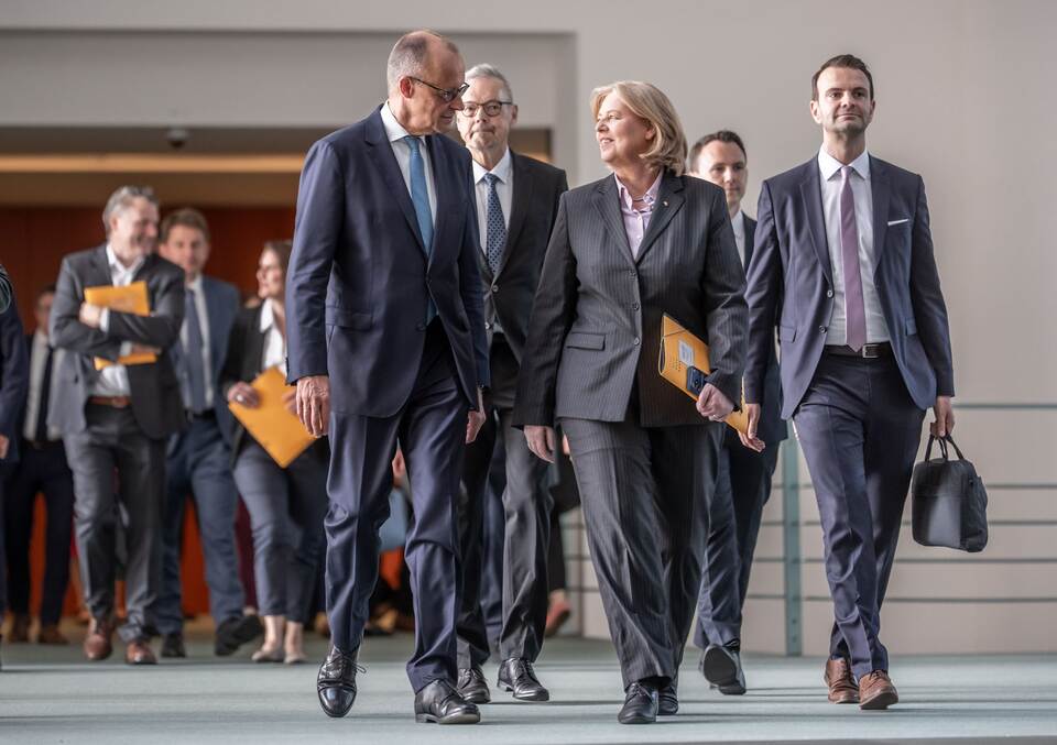 Rentenkommission legt Bericht vor Rentenkommission legt Bericht vor