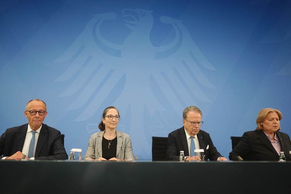 Rentenkommission legt Bericht vor Rentenkommission legt Bericht vor