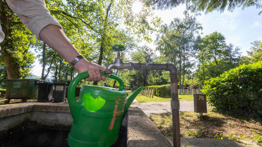 An den Brunnen des Hauptfriedhofs kann es durch den stark erhöhten Wasserverbrauch in der gesamten Stadt zu einem Druckverlust k Wasserknappheit Hauptfriedhof