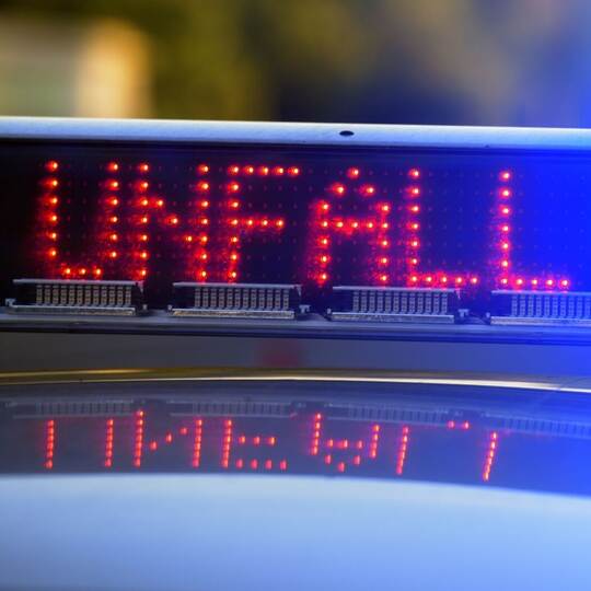 Symbolbild - Polizei sichert Unfallstelle