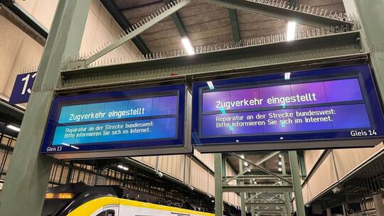 Bahnverkehr wegen Funkstörung bundesweit eingestellt