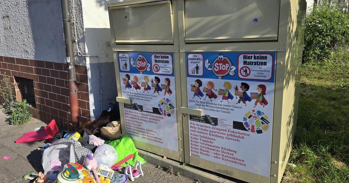 Illegal piles of trash at used clothing containers in Mühlacker: SPD ...