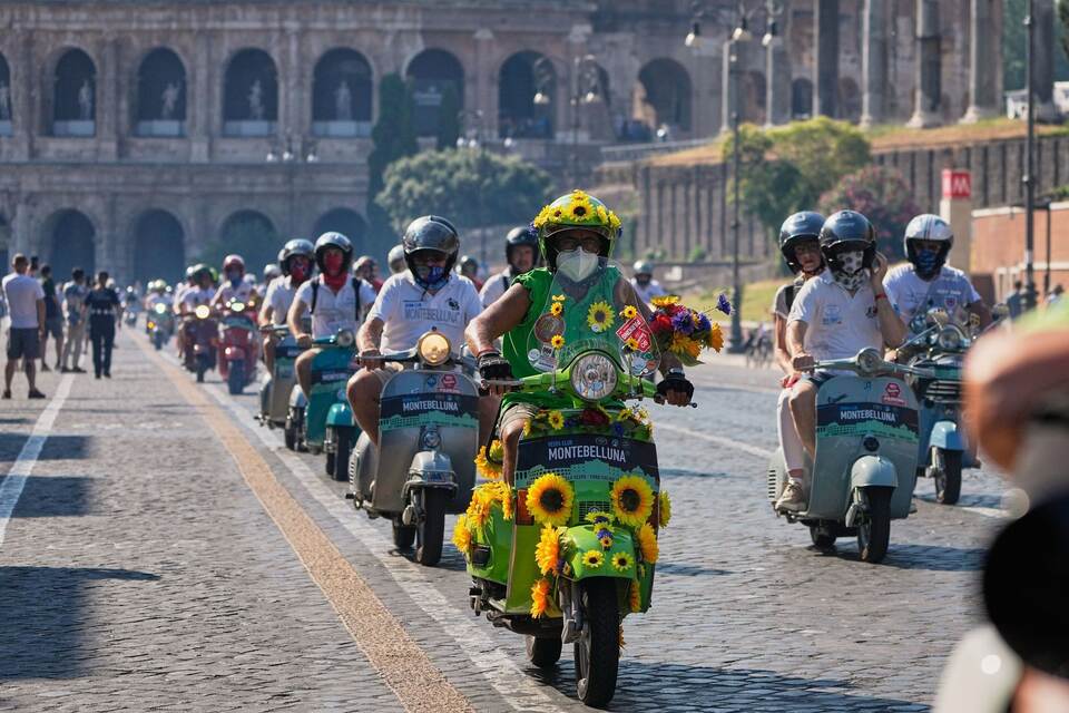 Vespa-Parade in Rom