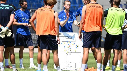 Fußball: 2. Bundesliga, Trainingsauftakt des Karlsruher SC