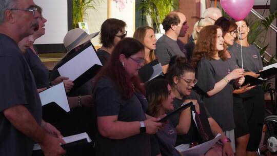 Im ml-Chor singen Menschen mit und ohne Einschränkungen gemeinsam. Foto: Nico Roller