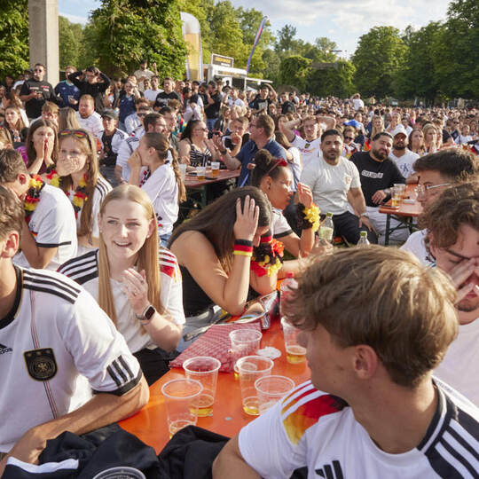 Fußball Weltmeisterschaft in USA, Mexico und Canada. Public-Viewing im Enzauenpark. Deutschlkand - Curacao