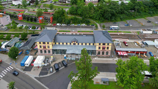 Die Bad Wildbader Innenstadt, speziell das Gebiet rund um den Bahnhof, gerät derzeit verstärkt in die Schlagzeilen. Röhr Bad Wildbad Bahnhof Sanierung