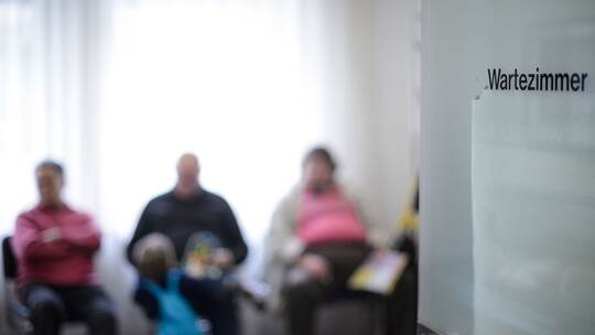 Ein volles Wartezimmer Ein volles Wartezimmer