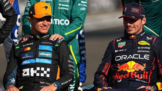 Lando Norris (l) und Max Verstappen Lando Norris (l) und Max Verstappen