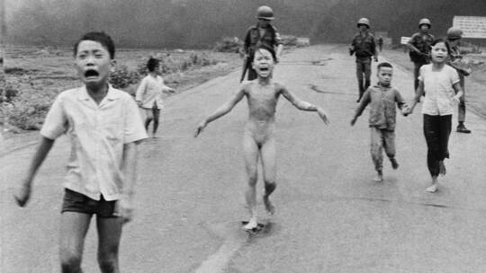 Ikone der Fotografie und des Friedens: 50 Jahre «Napalm-Mädchen» Ikone der Fotografie und des Friedens: 50 Jahre «Napalm-Mädchen»