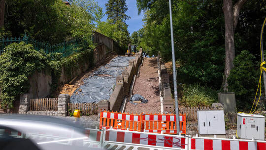 An der Edisonstaffel geht es rund. Wer die Schwarzwaldstraße passieren muss, der hat es zur Zeit schwer. Auch Parken ist so gut Baustelle Edisonstaffel Schwarzwaldstraße