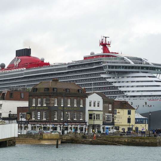 Kreuzfahrtschiff «Scarlet Lady»