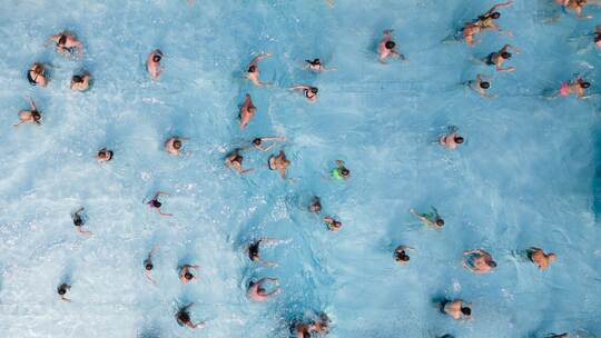 Handy-Eltern im Freibad - eine tödliche Gefahr