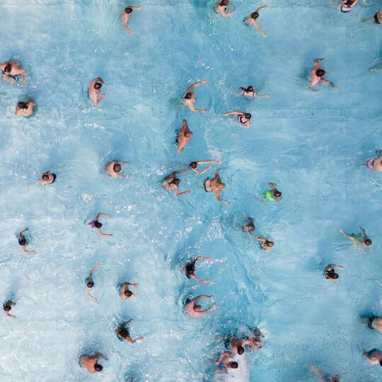 Handy-Eltern im Freibad - eine tödliche Gefahr