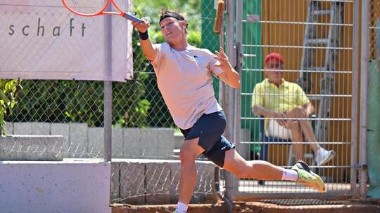 Der 21 Jahre alte Lokalmatador und US-College-Student David Fix legt einen Turbostart hin – allerdings muss sein Gegner Tim Hege