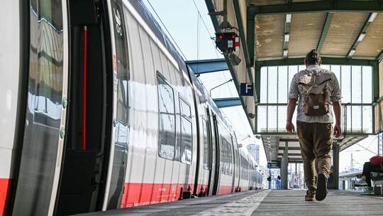 Nach dem bundesweiten Ausfall bei der Deutschen Bahn - Stuttgart Nach dem bundesweiten Ausfall bei der Deutschen Bahn - Stuttgart