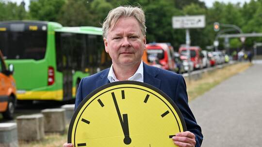 Kommunen demonstrieren für mehr Unterstützung Kommunen demonstrieren für mehr Unterstützung
