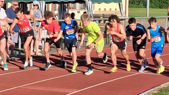 Von der Jugend (im Bild die Teilnehmer des 3000-Meter-Wettbewerbs) bis hin zu den Master-Athleten waren beim Gazelle-Meeting zah