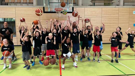 Die Korbjäger von morgen: In der Sporthalle der Nordstadtschule versuchten sich am Wochenende insgesamt Kinder an der Sportart B