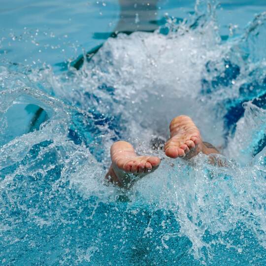 Abkühlung im Freibad