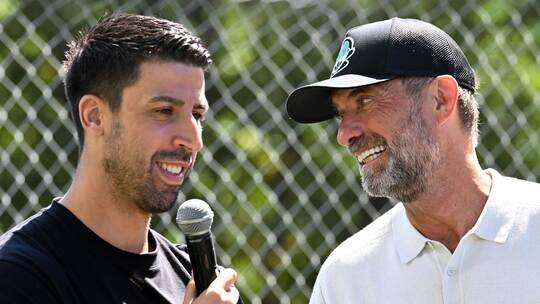 Sami Khedira (l) und Jürgen Klopp