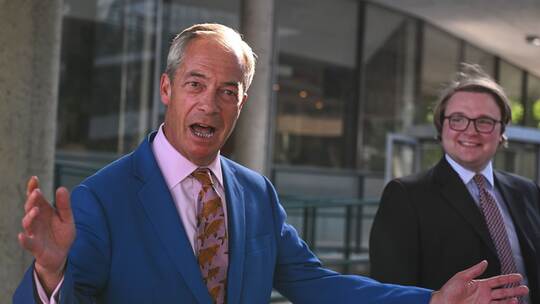 Nigel Farage legt Mandat nieder Nigel Farage legt Mandat nieder