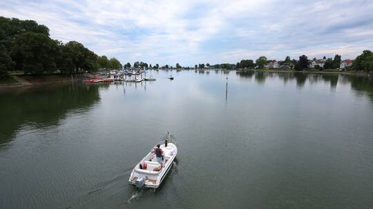 Warnung am Bodensee wegen Bakterien-Belastung Warnung am Bodensee wegen Bakterien-Belastung