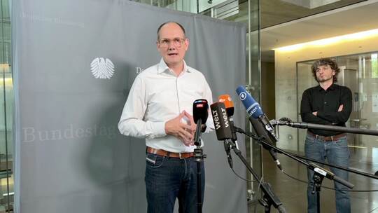 Opposition will Kassen-Sparpaket vor Gericht stoppen Opposition will Kassen-Sparpaket vor Gericht stoppen