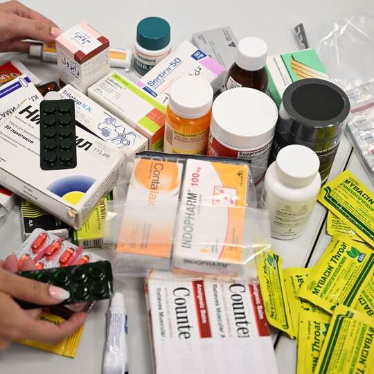 Zoll-Überprüfung von Arzneimitteln auf illegale Substanzen