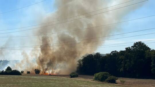 Flächenbrand südlich von Karlsruhe Flächenbrand südlich von Karlsruhe