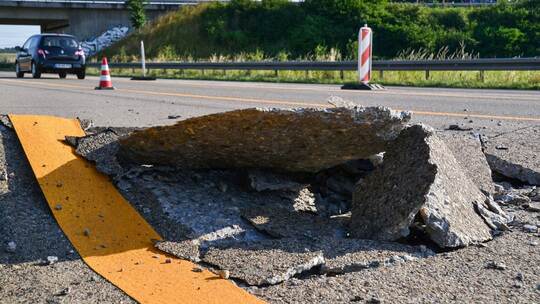 «Blow-up» auf der Autobahn A5 «Blow-up» auf der Autobahn A5