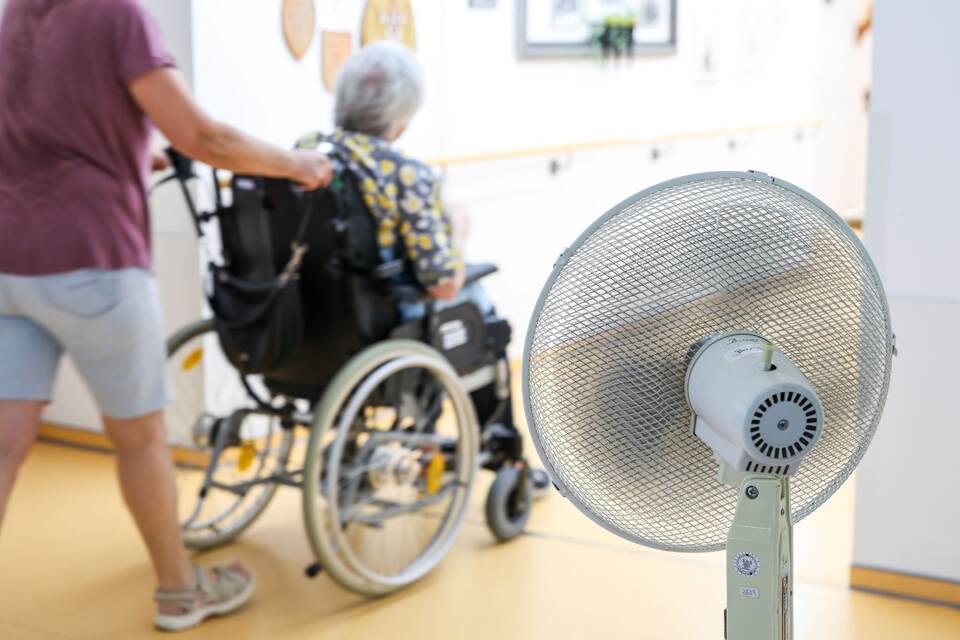 Ältere Menschen leiden unter hohen Temperaturen Ältere Menschen leiden unter hohen Temperaturen