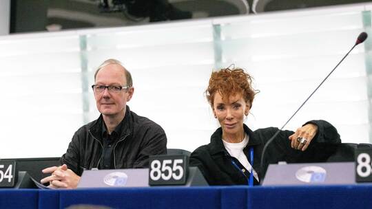 EU-Parlamentarier Martin Sonneborn und Sibylle Berg EU-Parlamentarier Martin Sonneborn und Sibylle Berg
