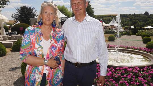 Marianca Baronin von Papius und Philipp Baron von Papius organisieren den Markt „Life’s Finest“ gemeinsam auf dem Gut Schwarzerd