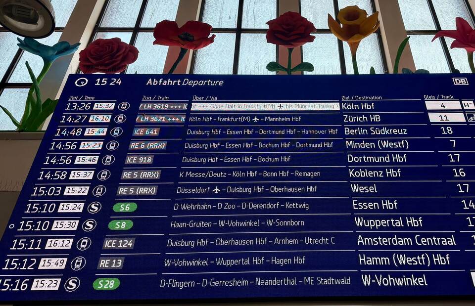 Wichtige Bahnstrecke zwischen Köln und Düsseldorf gesperrt Wichtige Bahnstrecke zwischen Köln und Düsseldorf gesperrt