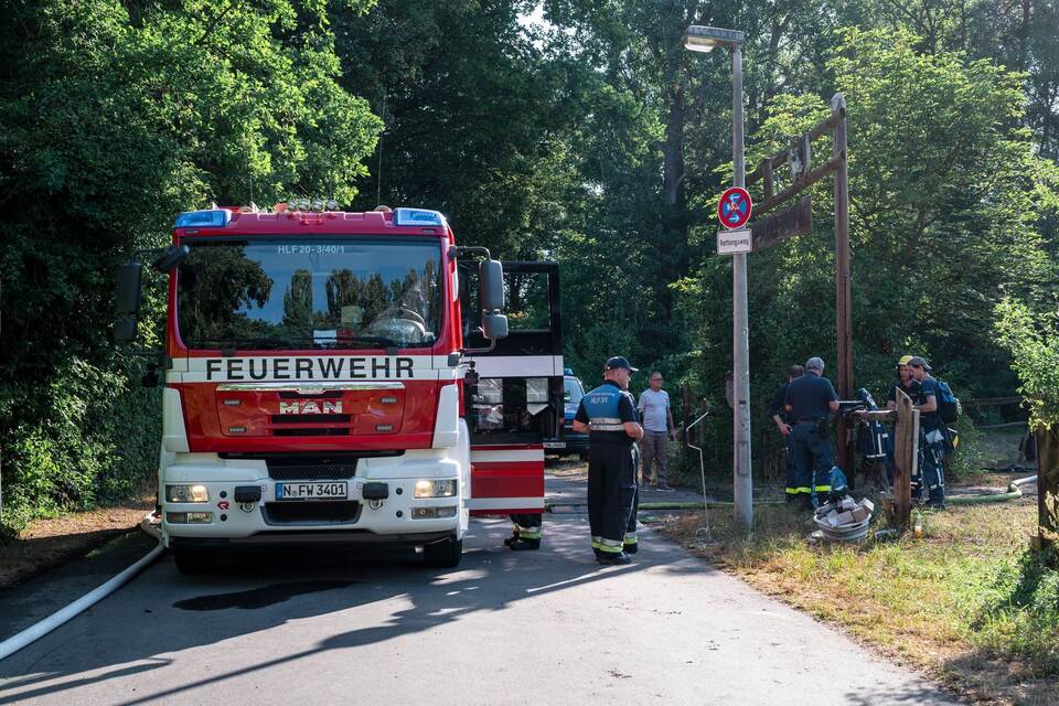 Aufräumarbeiten nach Brand nahe Nürnberger Messe Aufräumarbeiten nach Brand nahe Nürnberger Messe