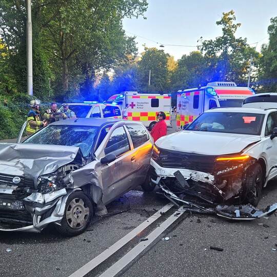 Frontalzusammenstoß in Stuttgart - Mehrere Verletzte