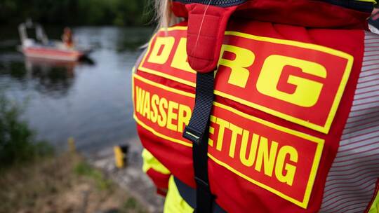DLRG-Übung in Baden-Württemberg
