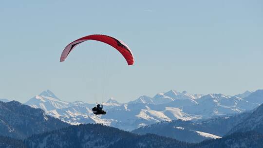 Paraglider in den Alpen