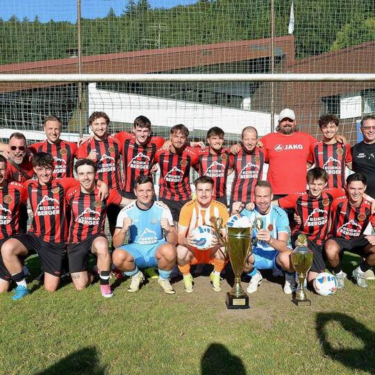 Der SV Huchenfeld gewinnt den ersten Edeka-Cup. Michael Ripberger