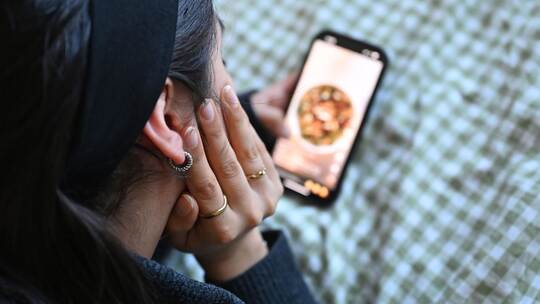 Jugendliche mit Smartphone Jugendliche mit Smartphone