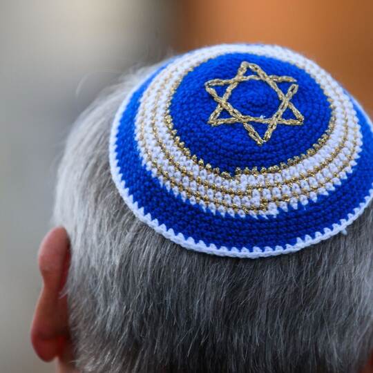 Mann mit Kippa