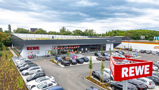 Auf dem Hofacker in Weiler soll ein Rewe-Vollsortimenter entstehen. Gegner halten den geplanten Supermarkt für zu groß und sehen