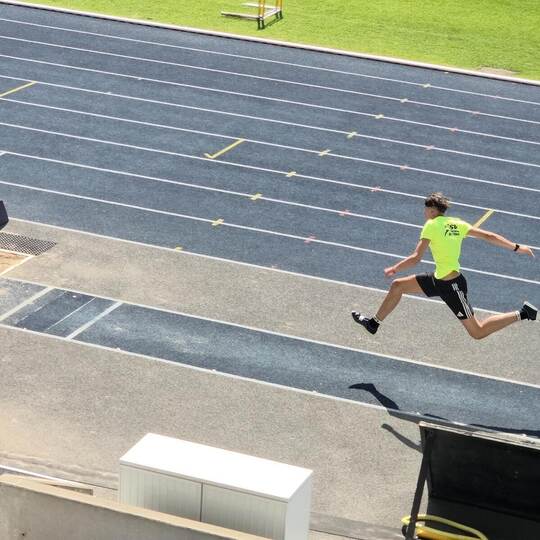 Ian Ochs vom SV Büchenbronn verbesserte bei den DM im Lohrheidestadion auch den Kreisrekord. Foto: privat