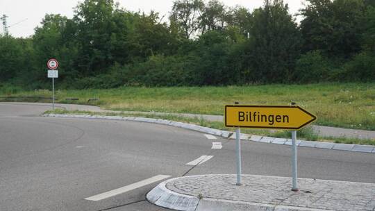 Am Ortsausgang von Bilfingen soll zwischen der Bahnlinie und der Landesstraße das neue gemeinsame Feuerwehrhaus gebaut werden. A