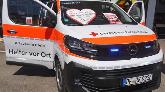 Dieses vollelektrisch betriebene Fahrzeug der Marke Opel steht in Stein künftig den Helfern vor Ort zur Verfügung. Es ersetzt ei