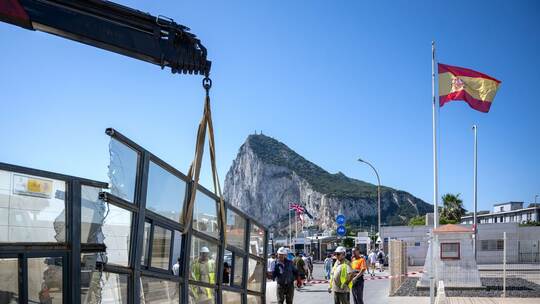 Grenze Spanien-Gibraltar nun kontrollfrei Grenze Spanien-Gibraltar nun kontrollfrei