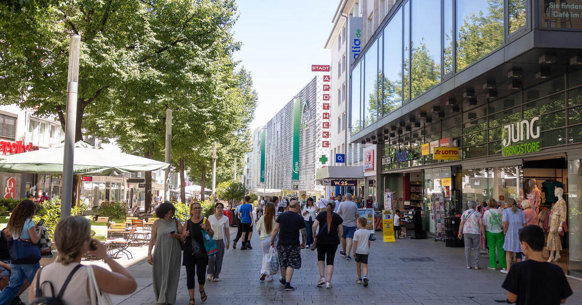 Oralsex mitten in Pforzheims Fußgängerzone: Polizei erteilt Platzverweise