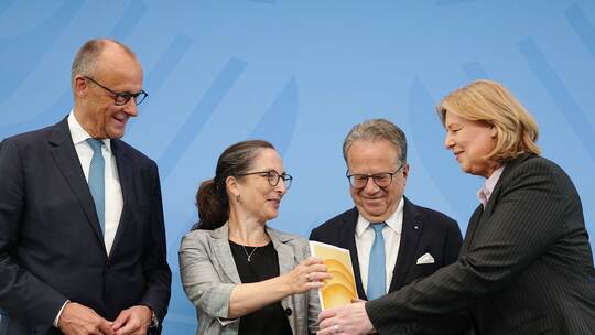 Rentenkommission legt Bericht vor Rentenkommission legt Bericht vor
