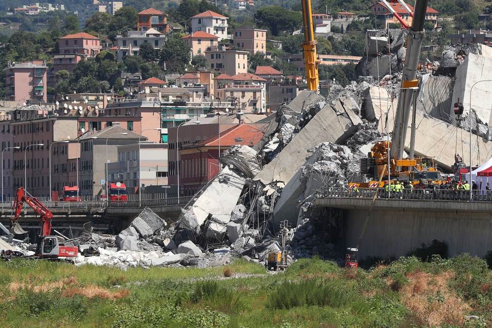 Autobahnbrücke in Genua eingestürzt Autobahnbrücke in Genua eingestürzt